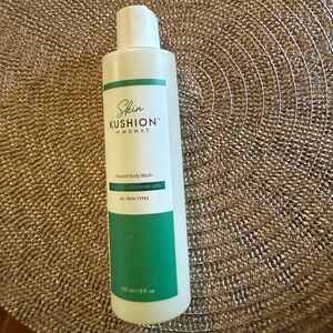 Monat kushion body wash